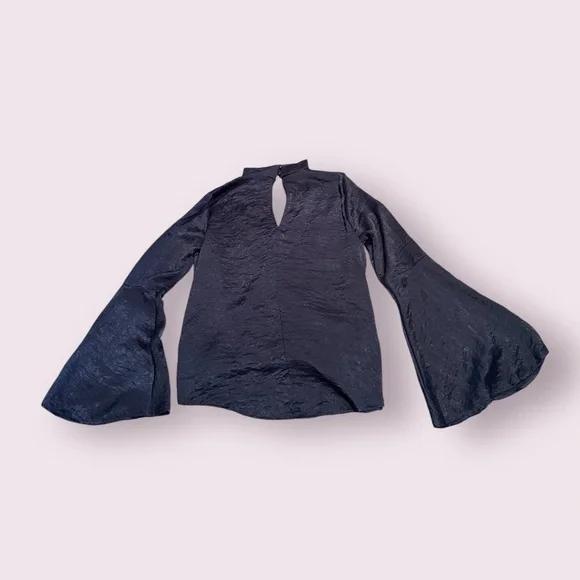 Elegant Women's Sage The Label Navy Blue Deep V Bell Sleeve Blouse Size Medium - Picture 9 of 14